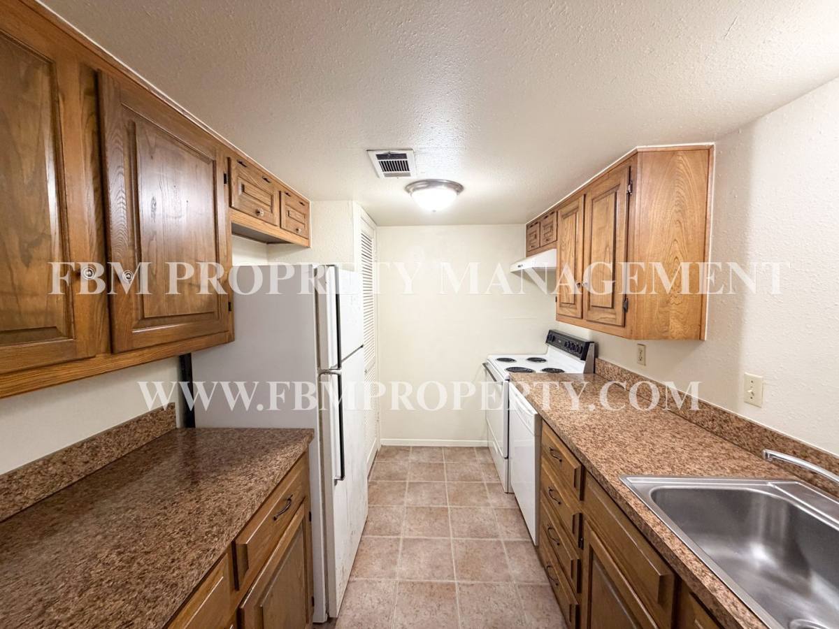 Apartment for rent at 510 W Marvin Ave, Waxahachie, TX 75165