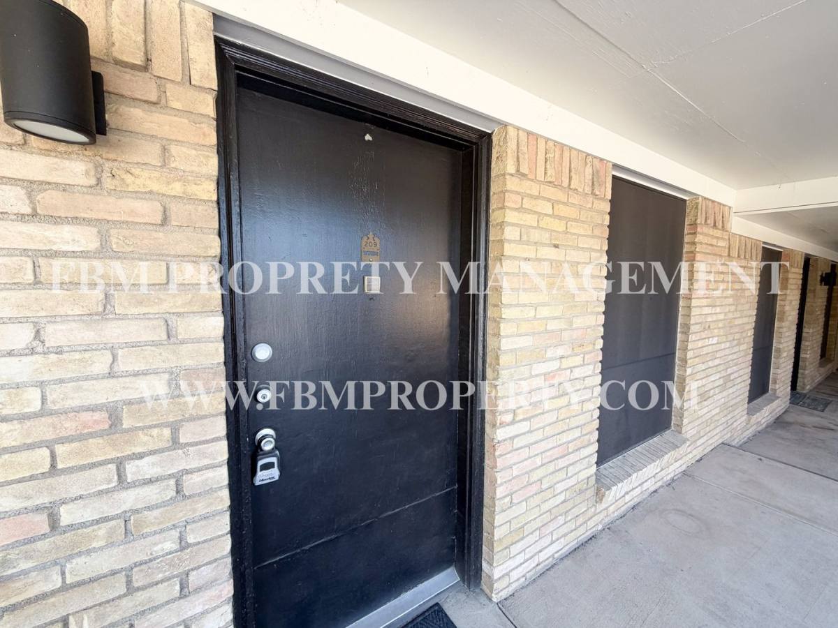 Apartment for rent at 510 W Marvin Ave, Waxahachie, TX 75165