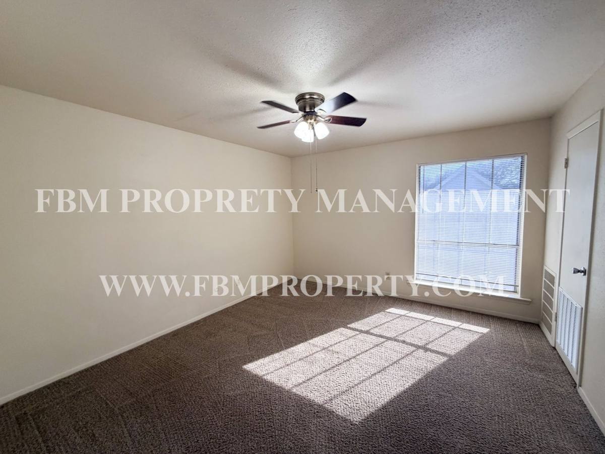 Apartment for rent at 510 W Marvin Ave, Waxahachie, TX 75165