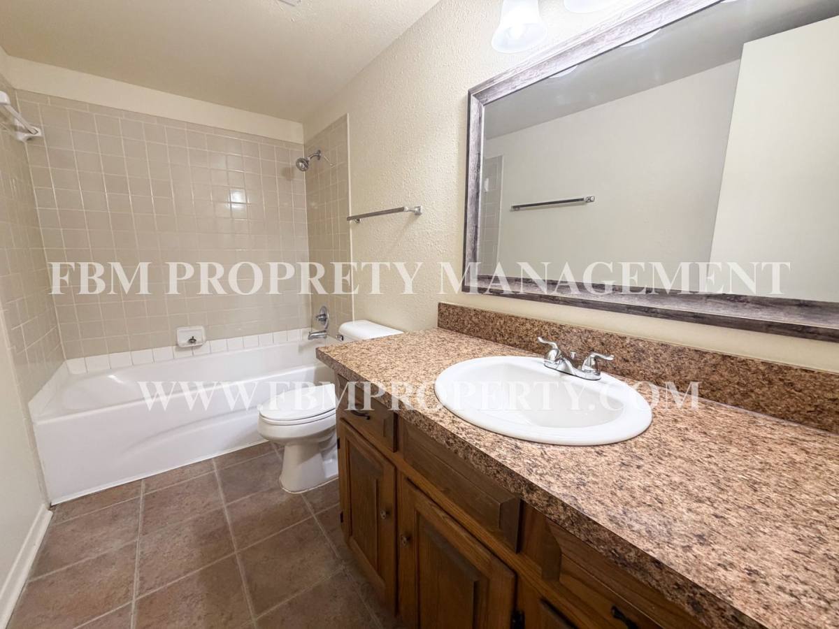 Apartment for rent at 510 W Marvin Ave, Waxahachie, TX 75165