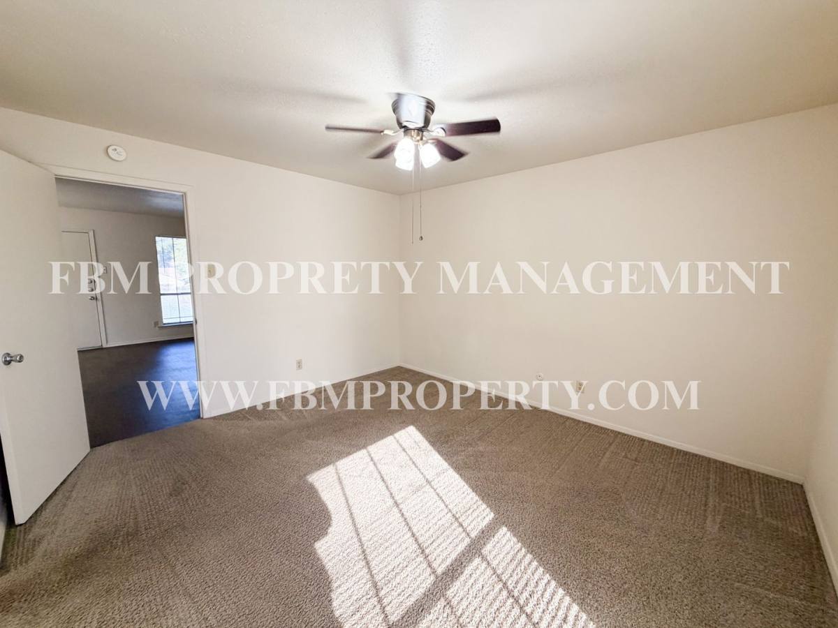 Apartment for rent at 510 W Marvin Ave, Waxahachie, TX 75165