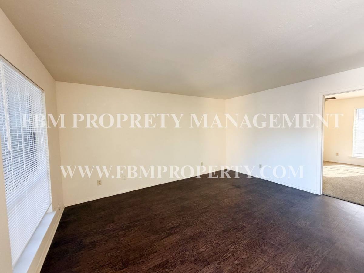 Apartment for rent at 510 W Marvin Ave, Waxahachie, TX 75165