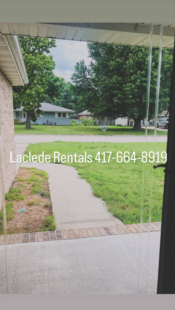 House for rent at 2067 Highland Dr, Lebanon, MO 65536