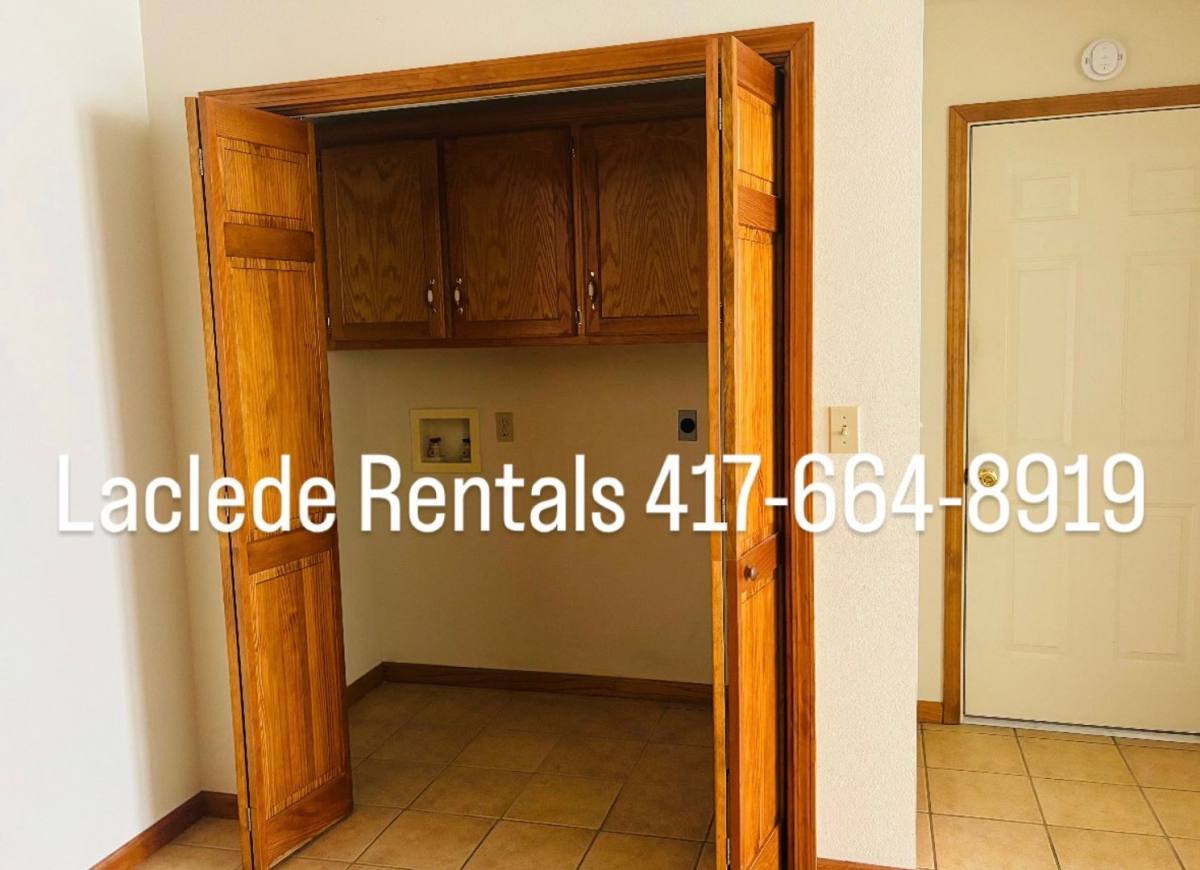 House for rent at 2067 Highland Dr, Lebanon, MO 65536
