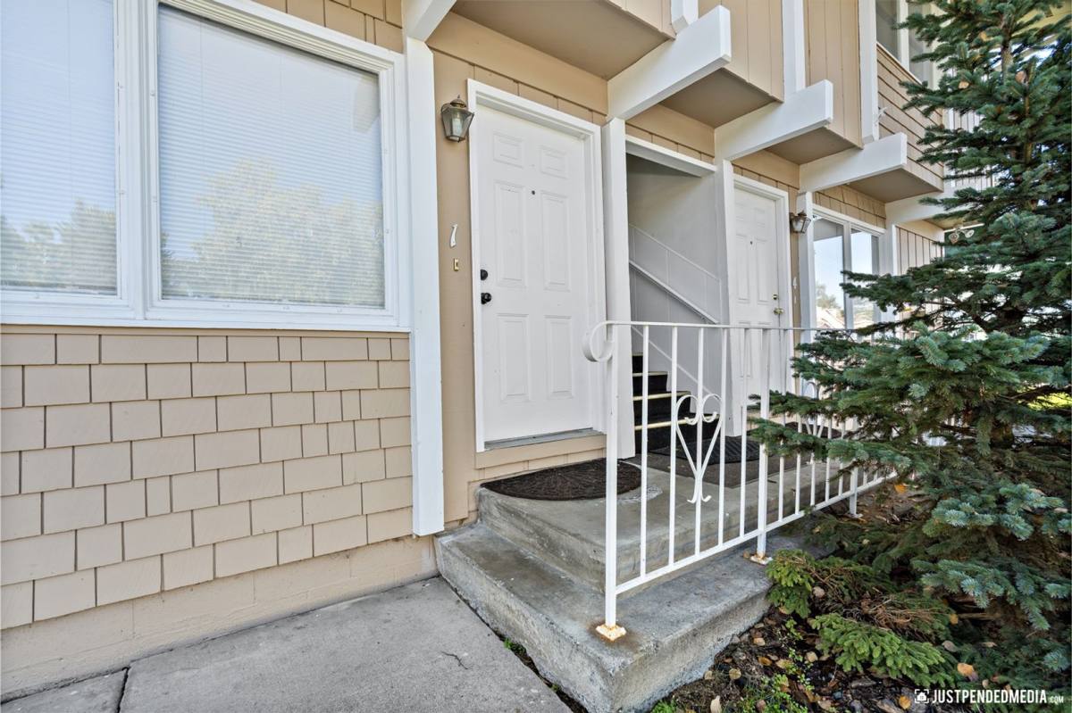 Apartment for rent at 2906 W 32nd Ave, Anchorage, AK 99517