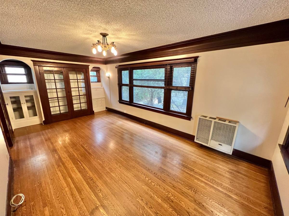 Apartment for rent at 366 Carroll Park E, Long Beach, CA 90814