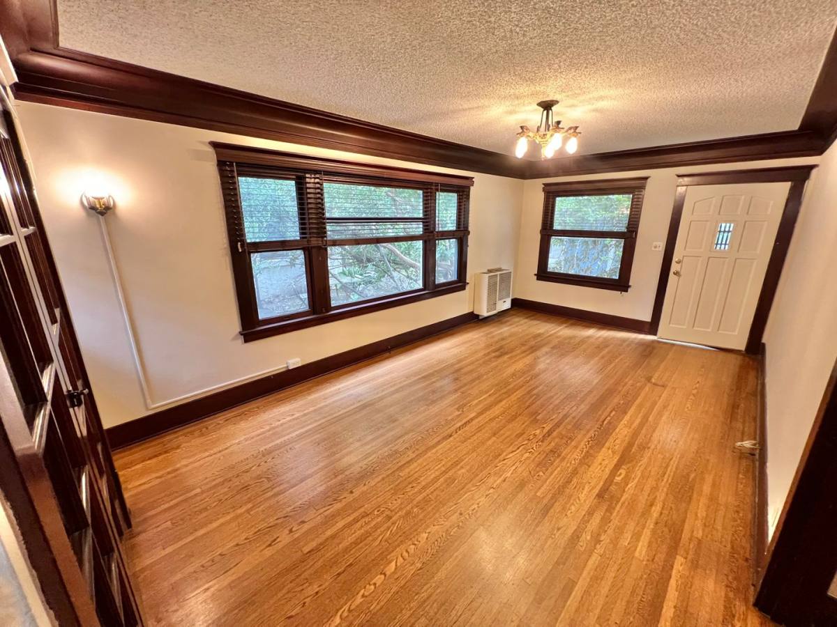 Apartment for rent at 366 Carroll Park E, Long Beach, CA 90814