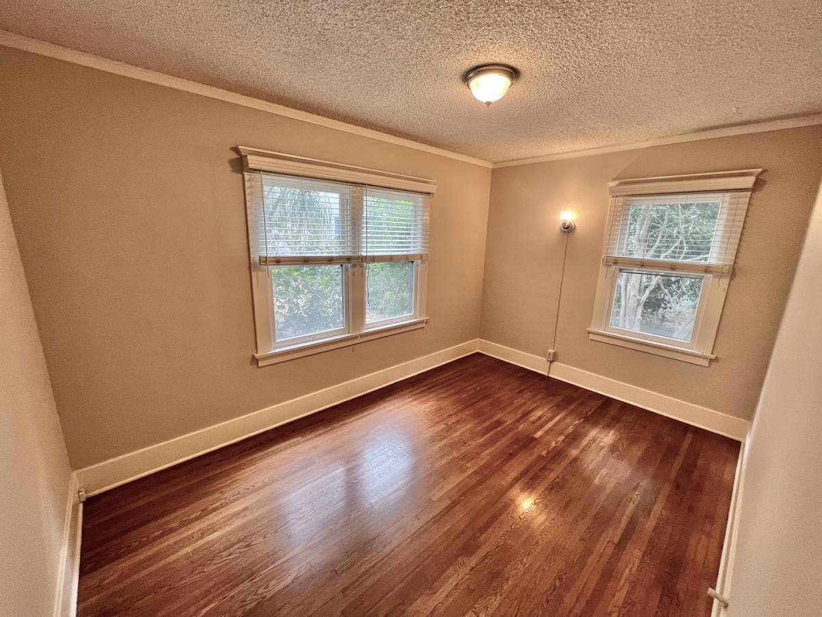 Apartment for rent at 366 Carroll Park E, Long Beach, CA 90814