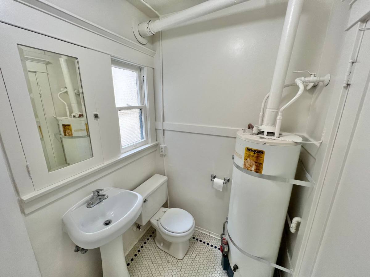 Apartment for rent at 366 Carroll Park E, Long Beach, CA 90814