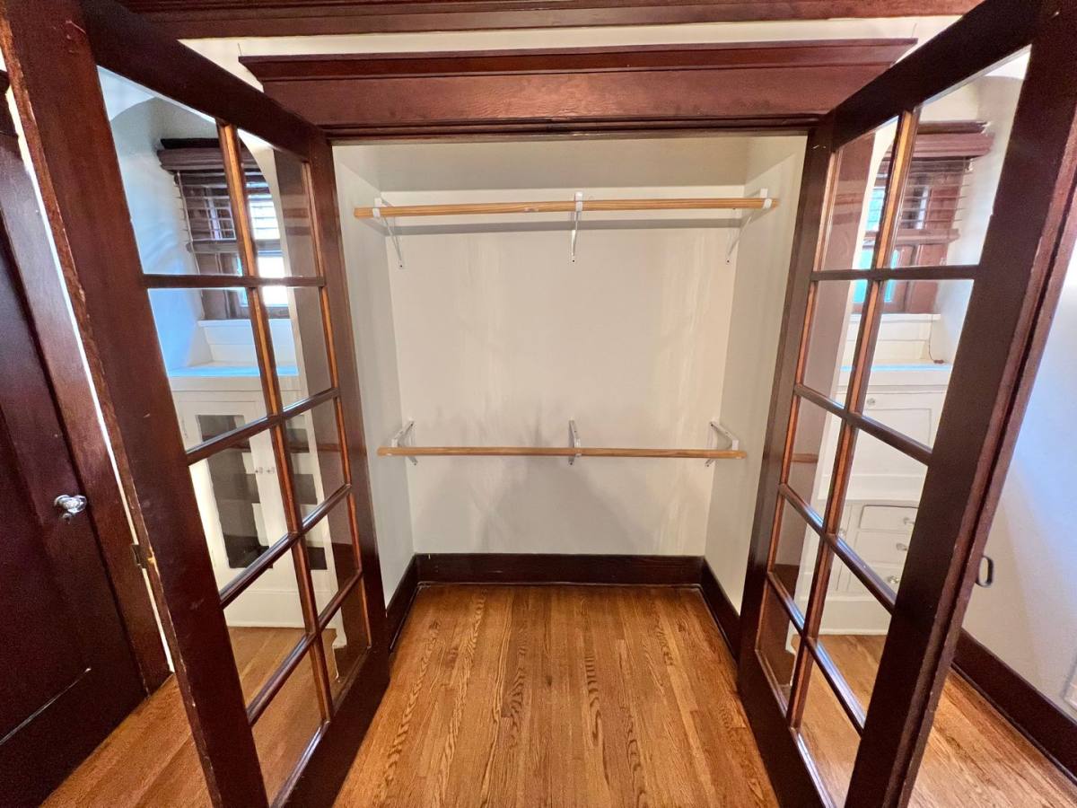 Apartment for rent at 366 Carroll Park E, Long Beach, CA 90814