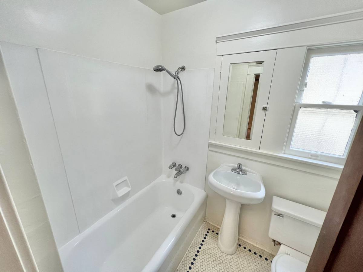 Apartment for rent at 366 Carroll Park E, Long Beach, CA 90814
