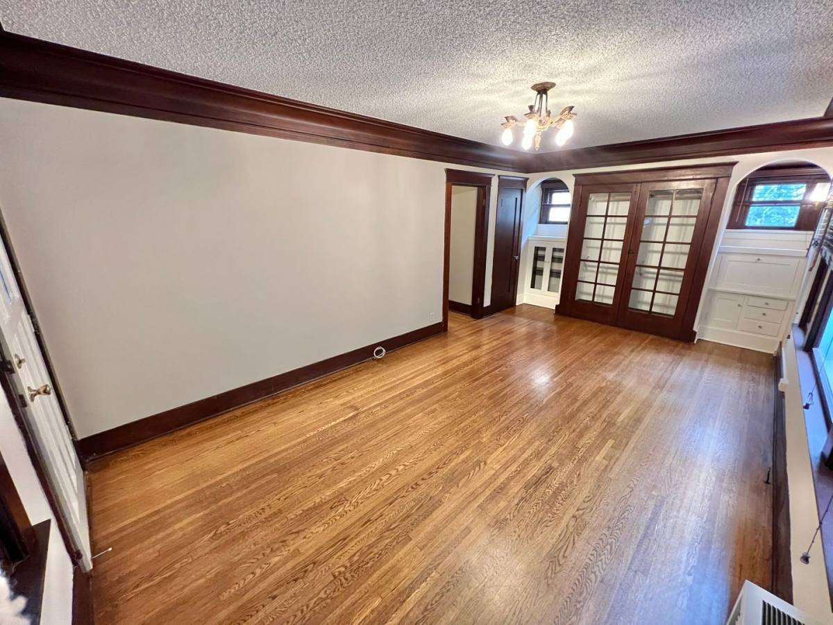 Apartment for rent at 366 Carroll Park E, Long Beach, CA 90814
