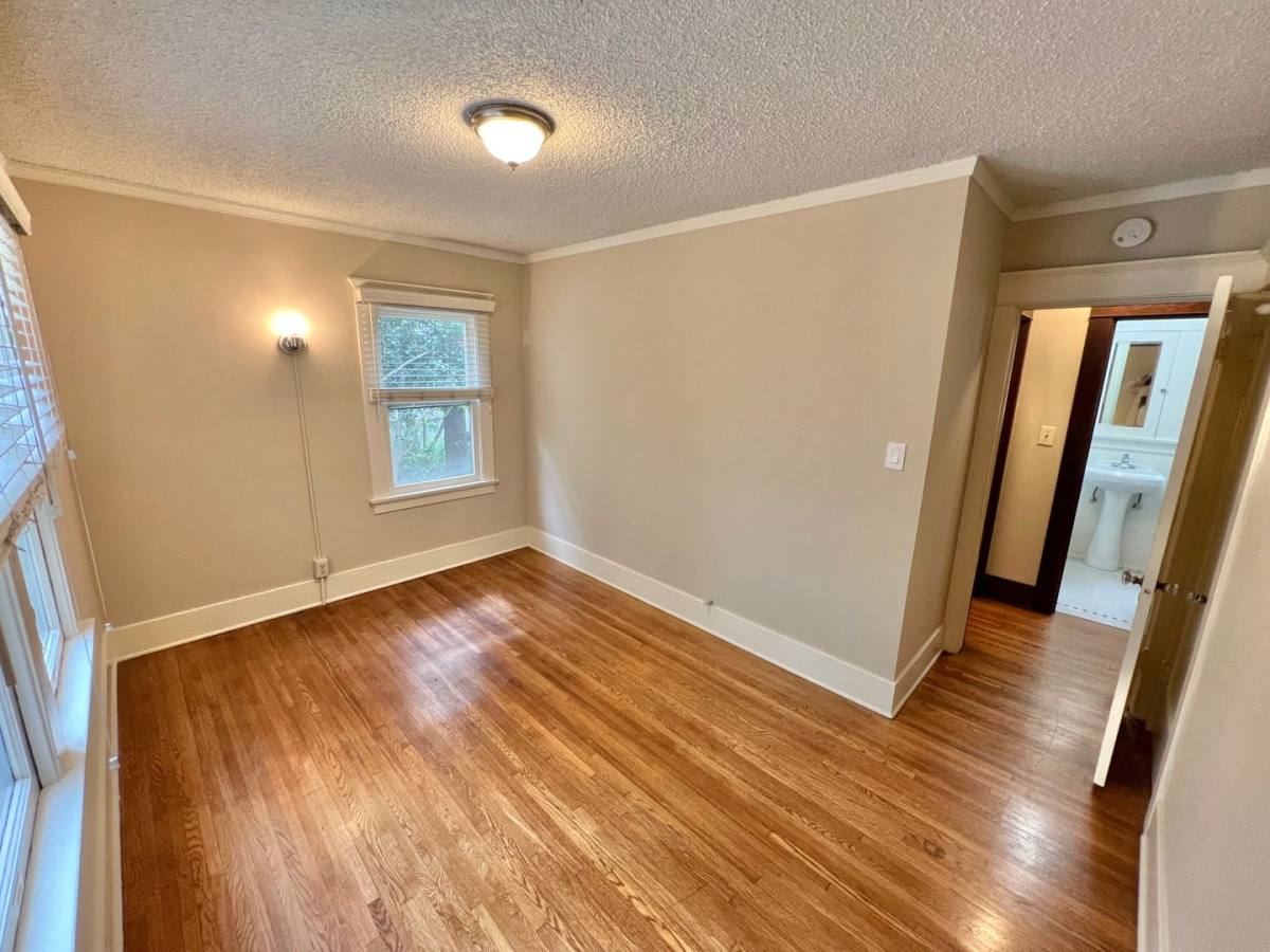 Apartment for rent at 366 Carroll Park E, Long Beach, CA 90814