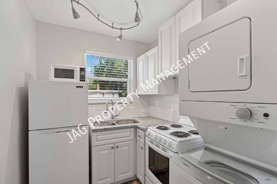 Apartment for rent at 1123 Lasalle St #8, Jacksonville, FL 32207