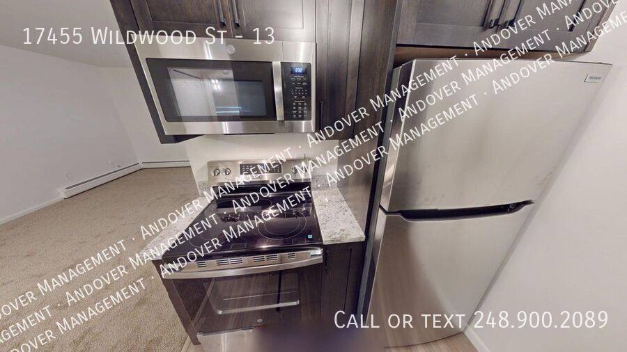 Townhouse for rent at 17455 Wildwood St #13, Roseville, MI 48066