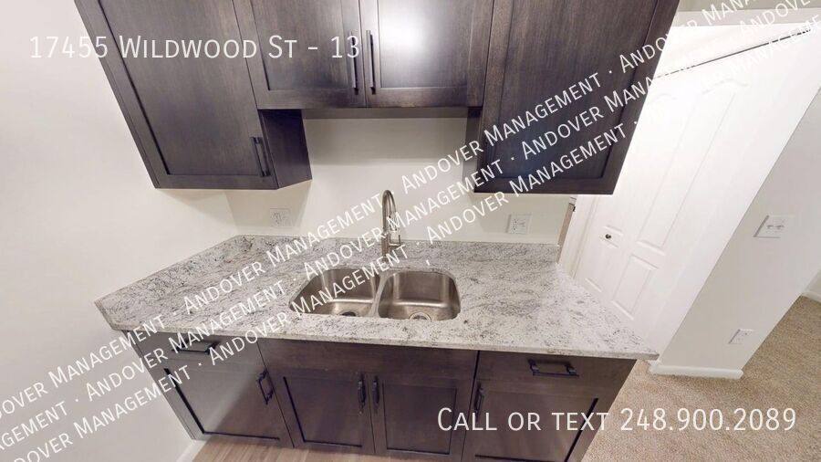 Townhouse for rent at 17455 Wildwood St #13, Roseville, MI 48066