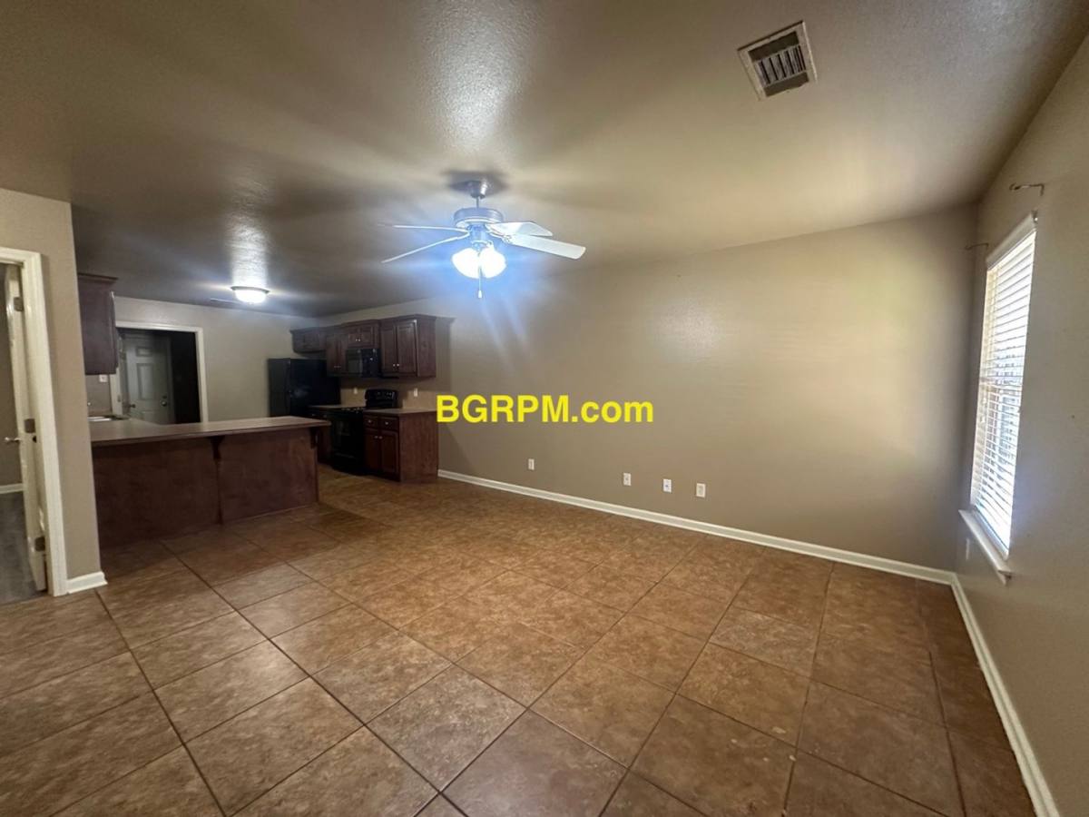 Apartment for rent at 908-912 A & B Stanphil Rd, Jacksonville, AR 72076