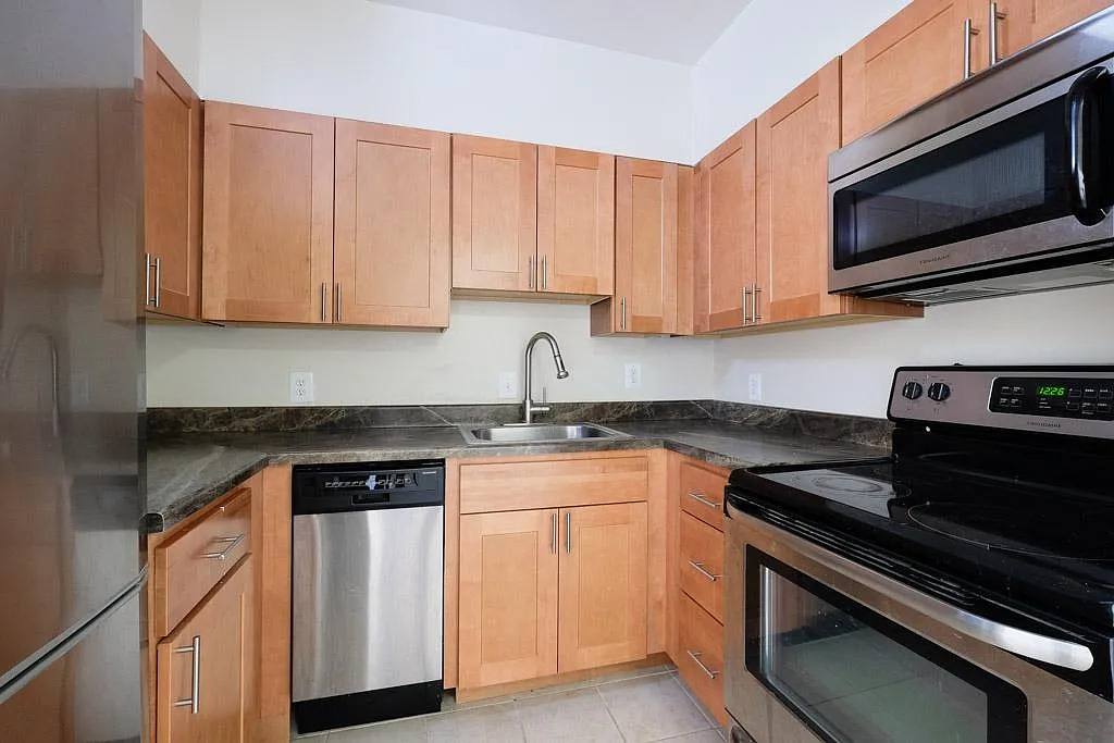 Apartment for rent at 219 S Payne St #201, Alexandria, VA 22314