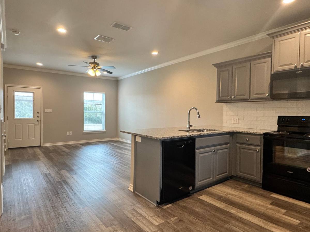 Townhouse for rent at 1655 S Kennedy Ave, Tyler, TX 75701