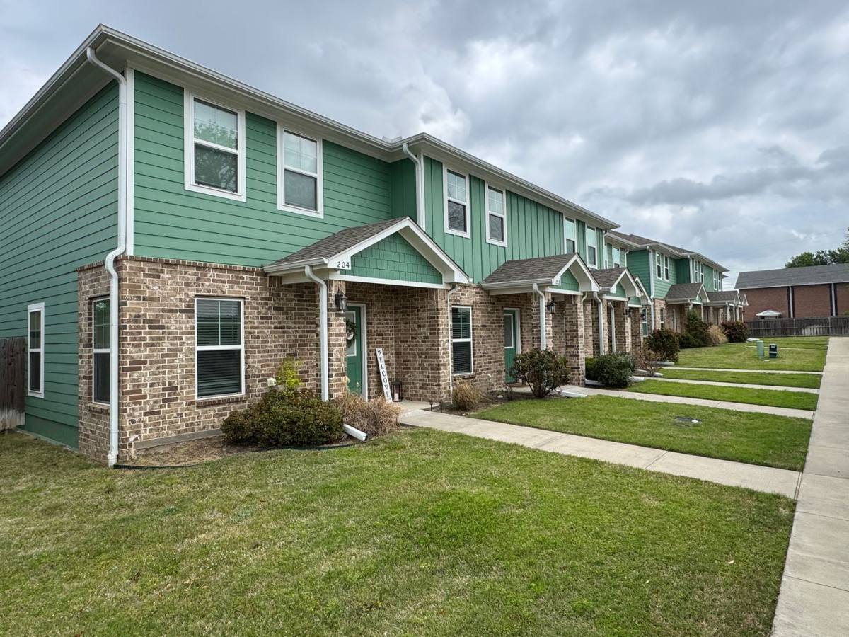 Townhouse for rent at 1655 S Kennedy Ave, Tyler, TX 75701