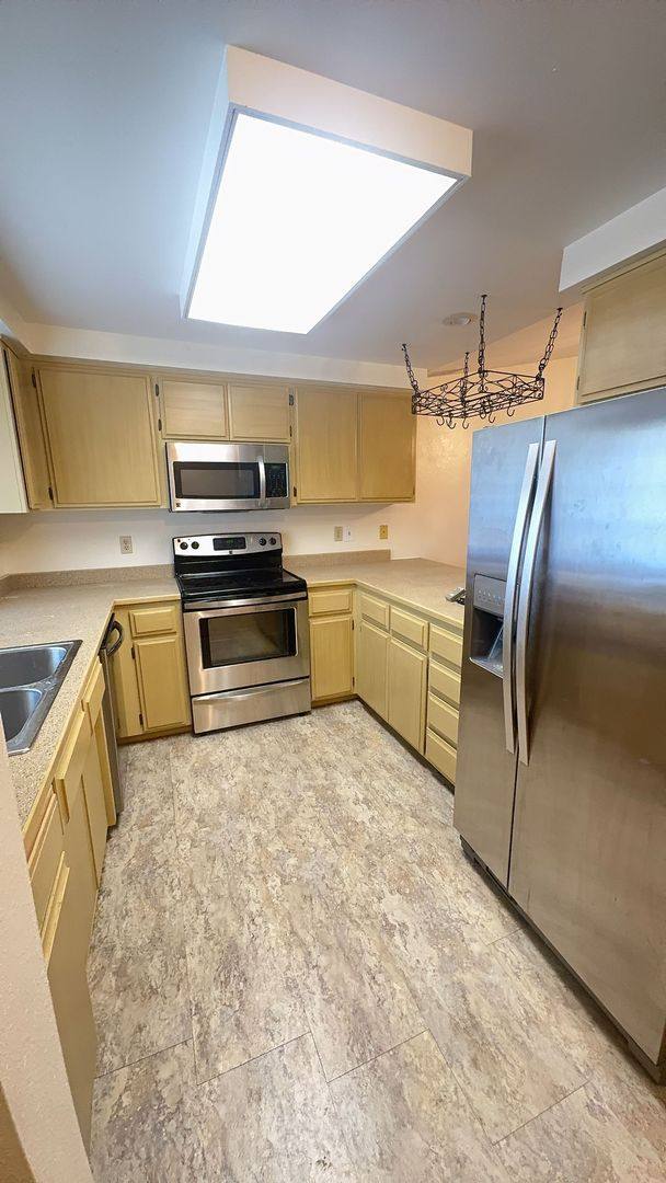 House for rent at 654 Golden Lane, Medford, OR 97504