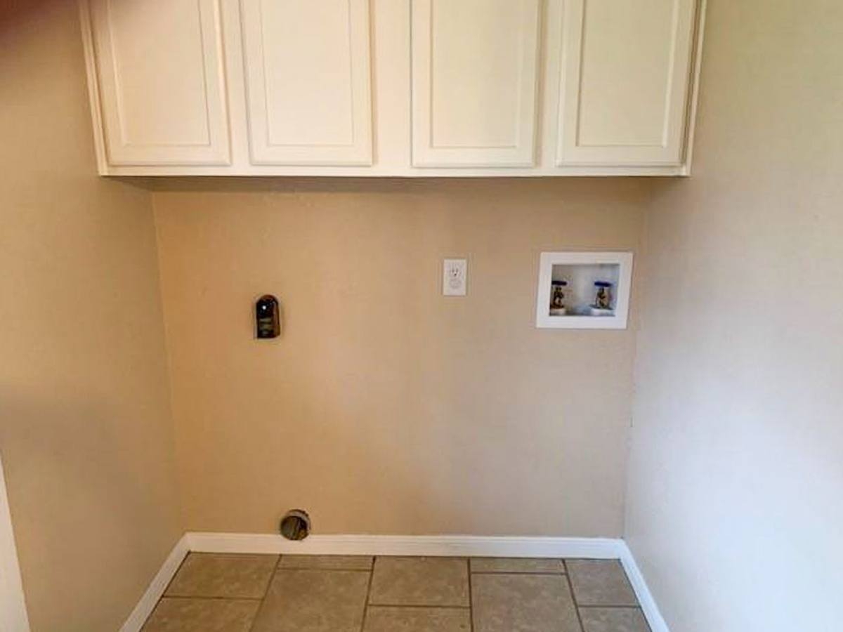 House for rent at 1807 N McDonald Ave, Decatur, TX 76234