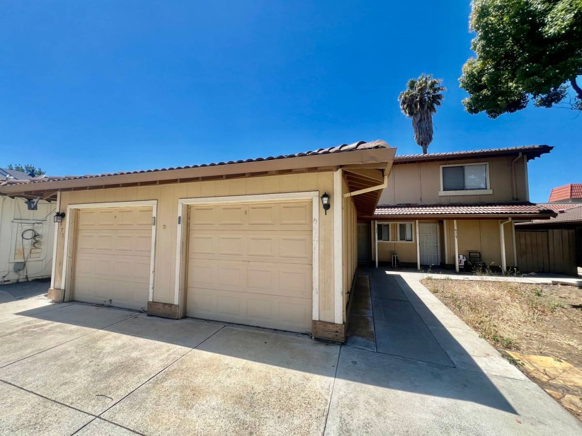 Townhouse for rent at 975 Owsley Ave, San Jose, CA 95122