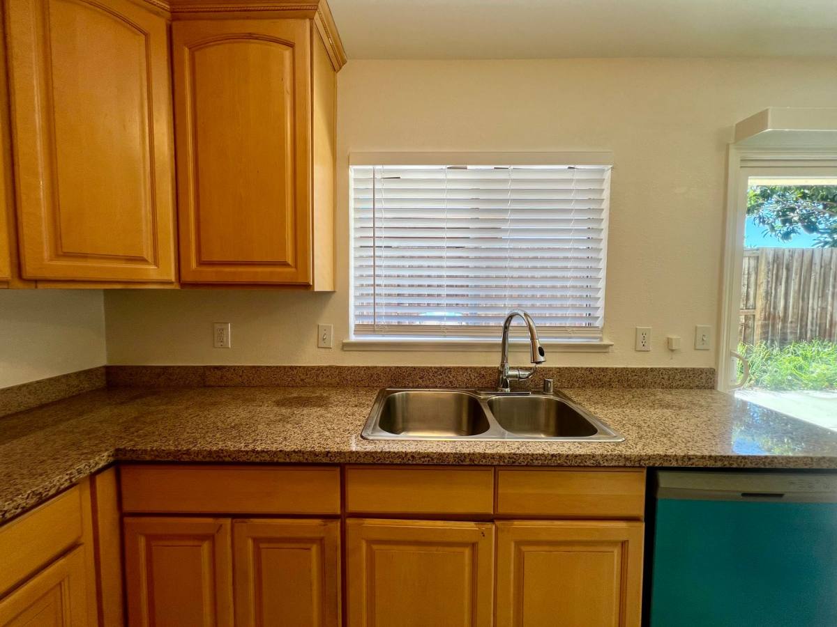 Townhouse for rent at 975 Owsley Ave, San Jose, CA 95122
