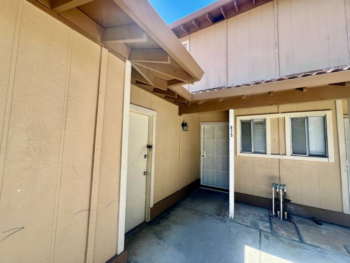 Townhouse for rent at 975 Owsley Ave, San Jose, CA 95122