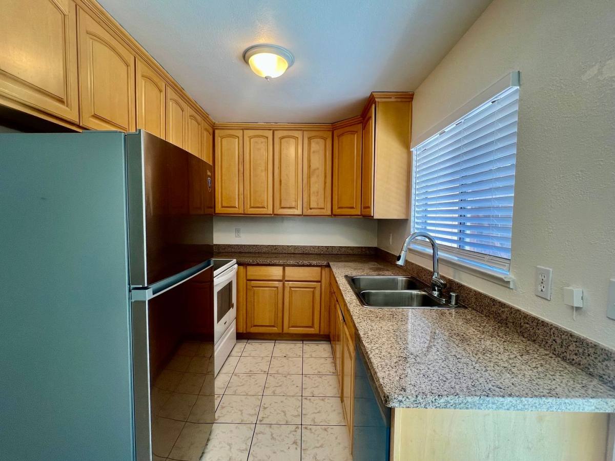 Townhouse for rent at 975 Owsley Ave, San Jose, CA 95122