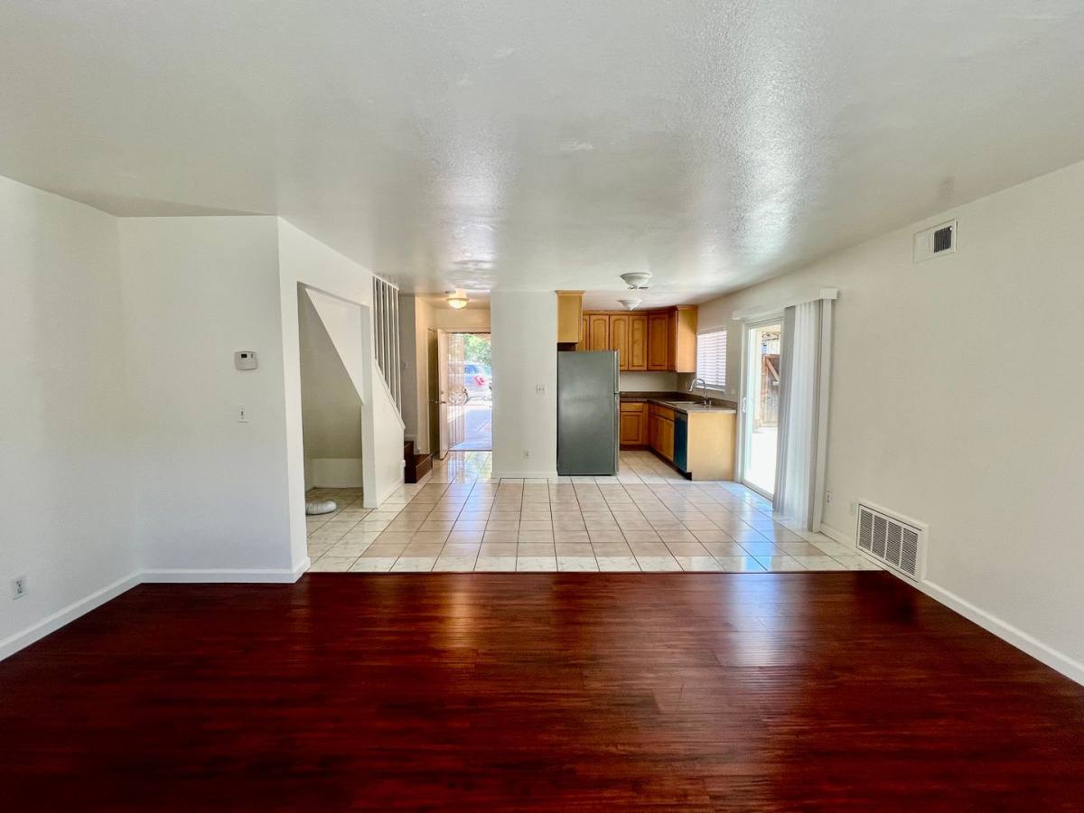 Townhouse for rent at 975 Owsley Ave, San Jose, CA 95122