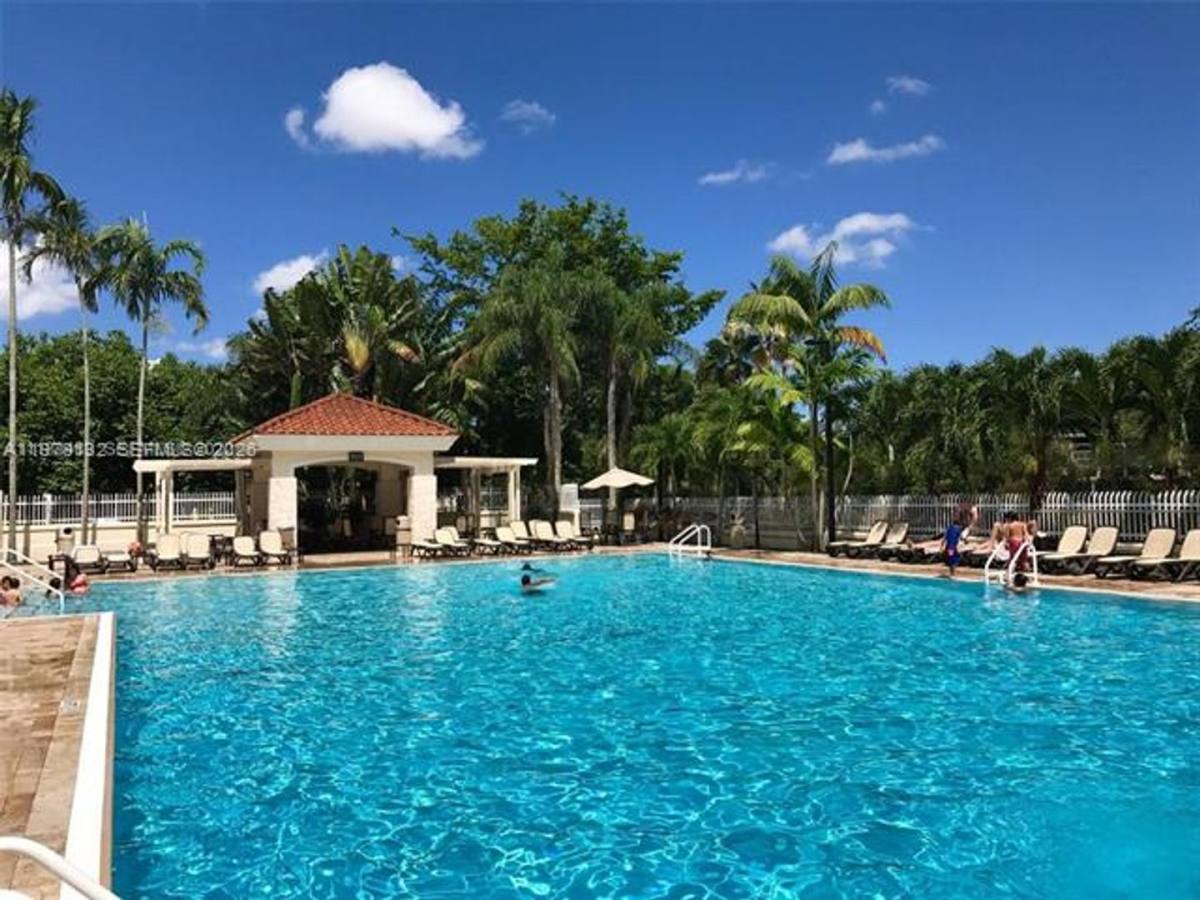 Townhouse for rent at 5758 NW 97th Place Th, Miami, FL 33178