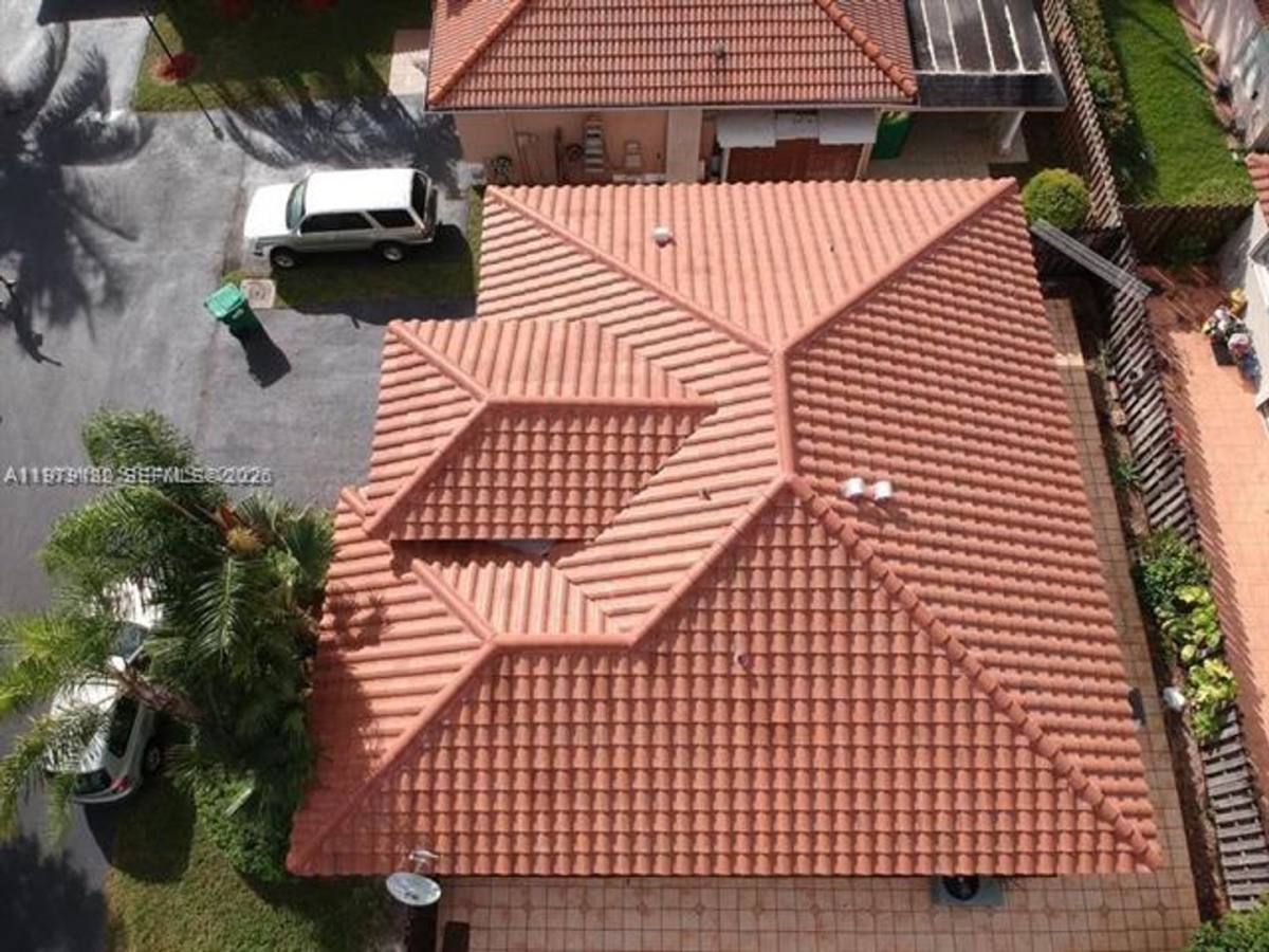 Townhouse for rent at 5758 NW 97th Place Th, Miami, FL 33178
