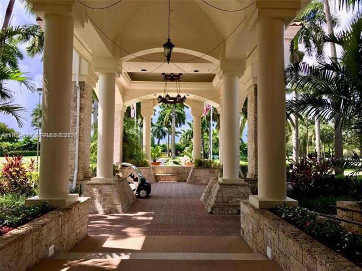 Townhouse for rent at 5758 NW 97th Place Th, Miami, FL 33178