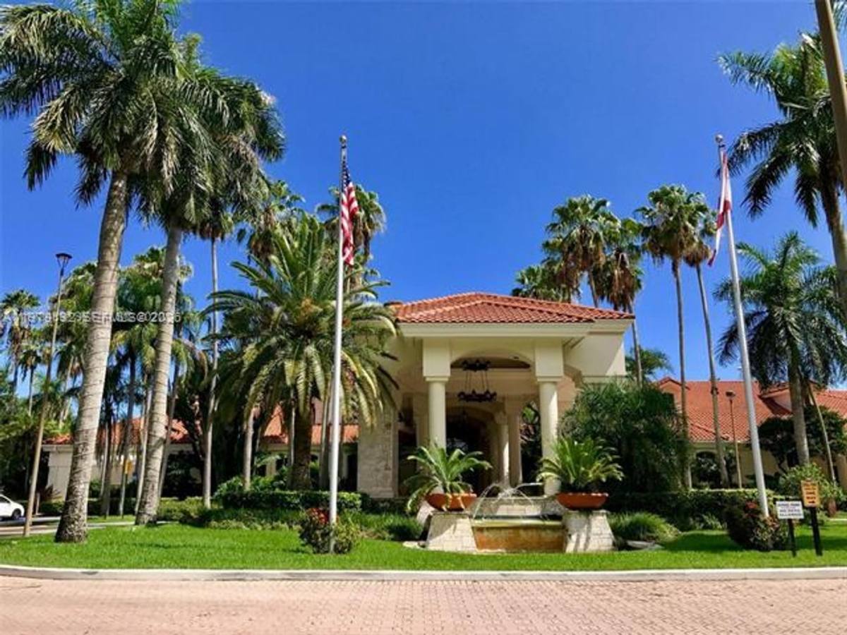 Townhouse for rent at 5758 NW 97th Place Th, Miami, FL 33178