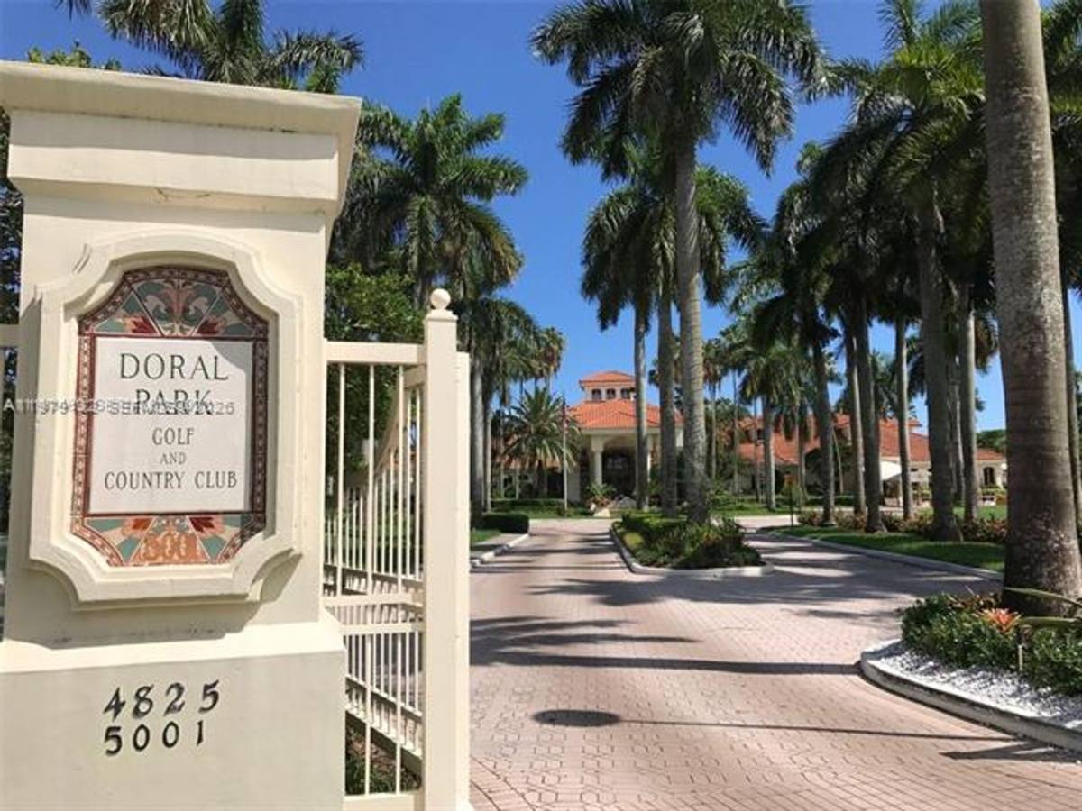 Townhouse for rent at 5758 NW 97th Place Th, Miami, FL 33178