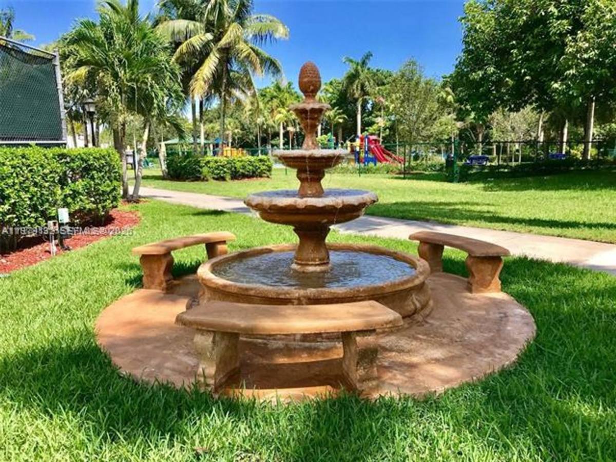 Townhouse for rent at 5758 NW 97th Place Th, Miami, FL 33178