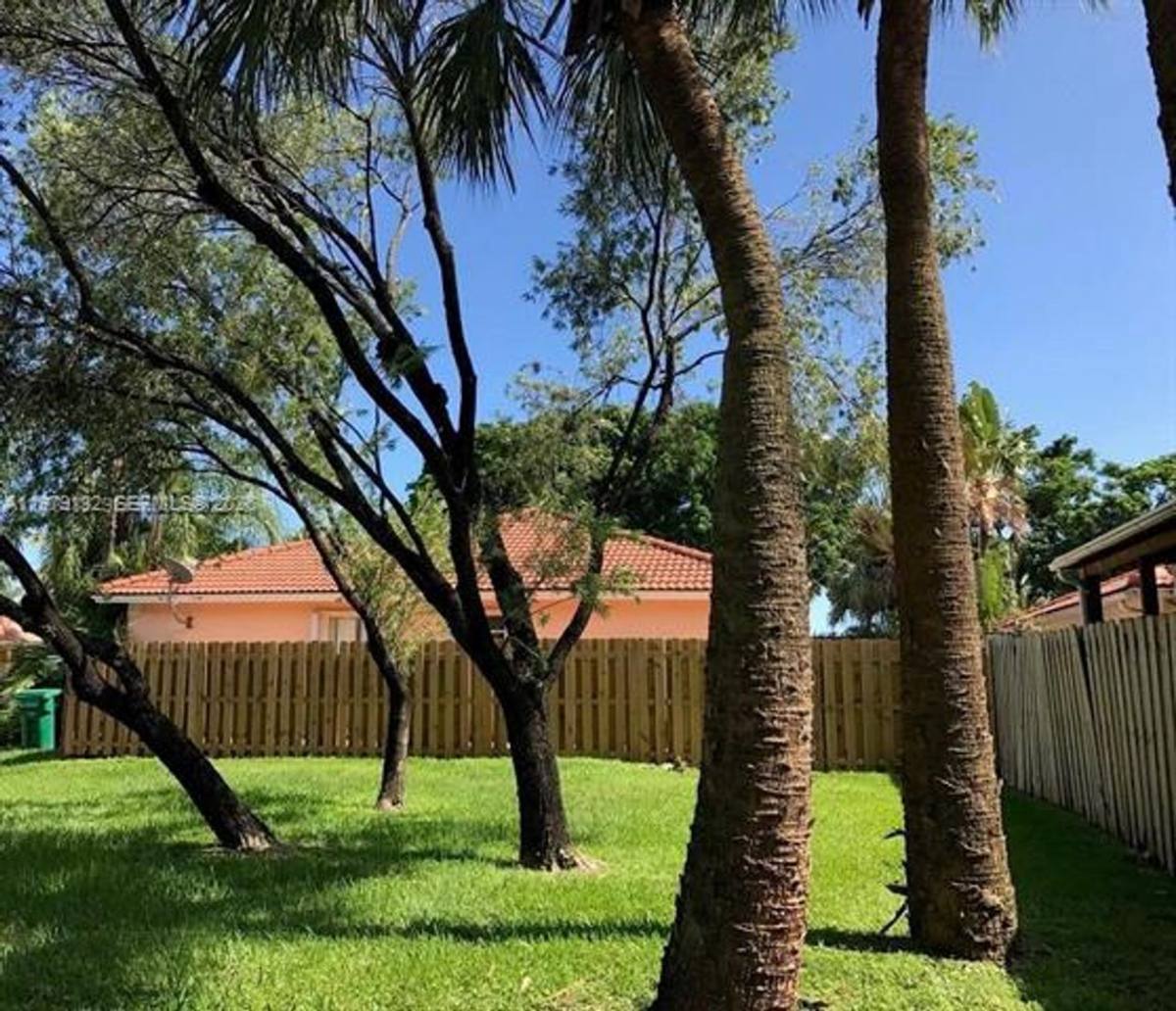 Townhouse for rent at 5758 NW 97th Place Th, Miami, FL 33178