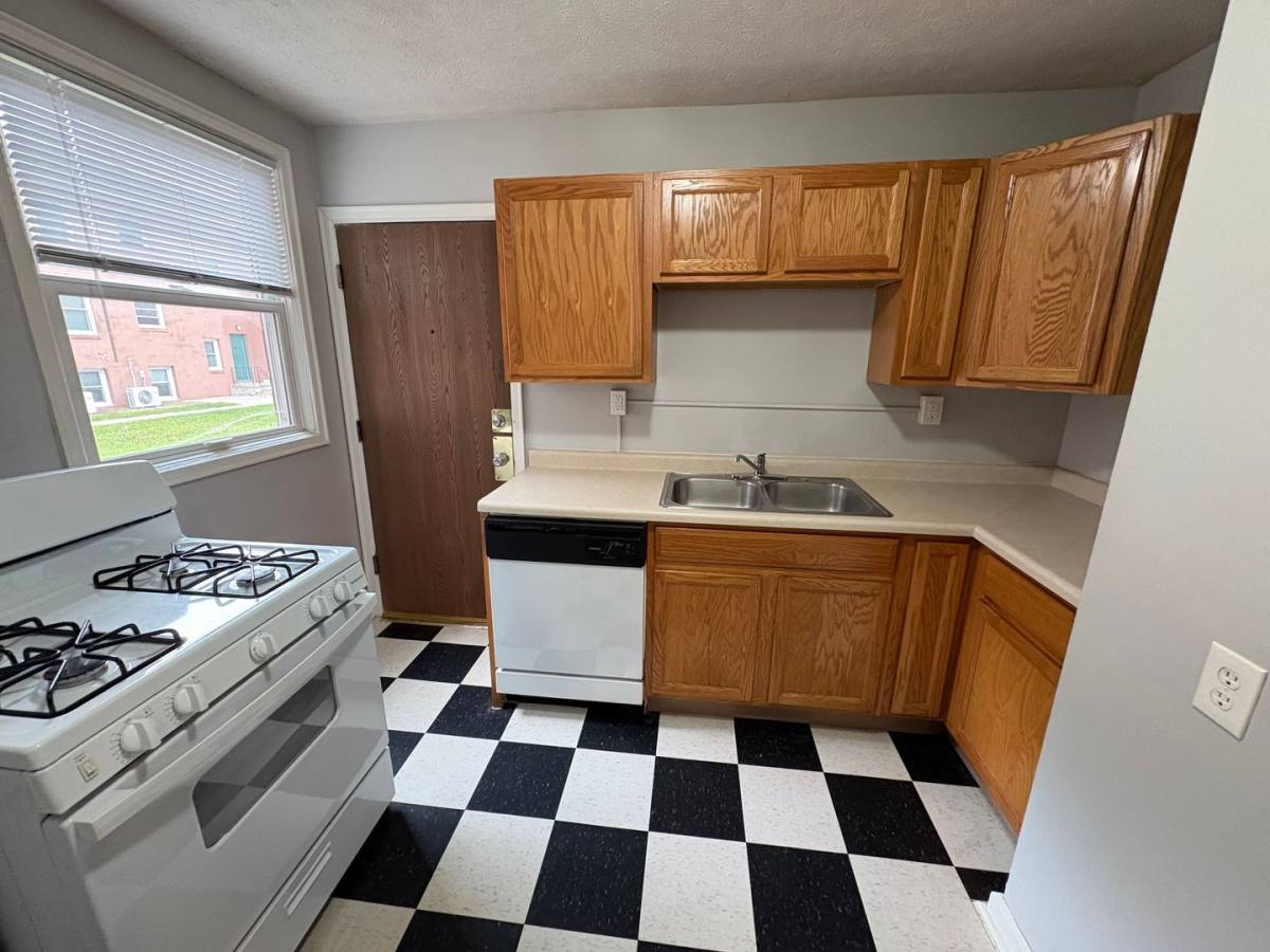 Apartment for rent at 304 N 31st St, Omaha, NE 68131