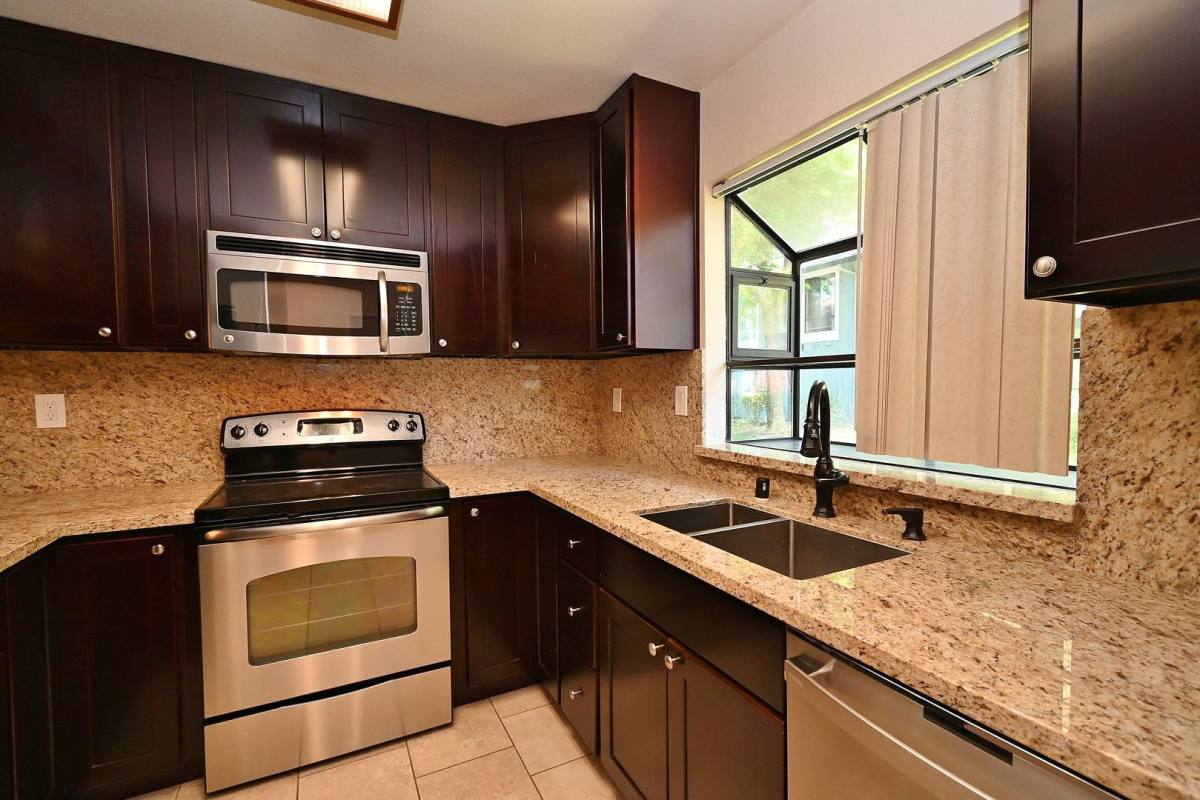 Townhouse for rent at 36895 Newark Blvd #A, Newark, CA 94560