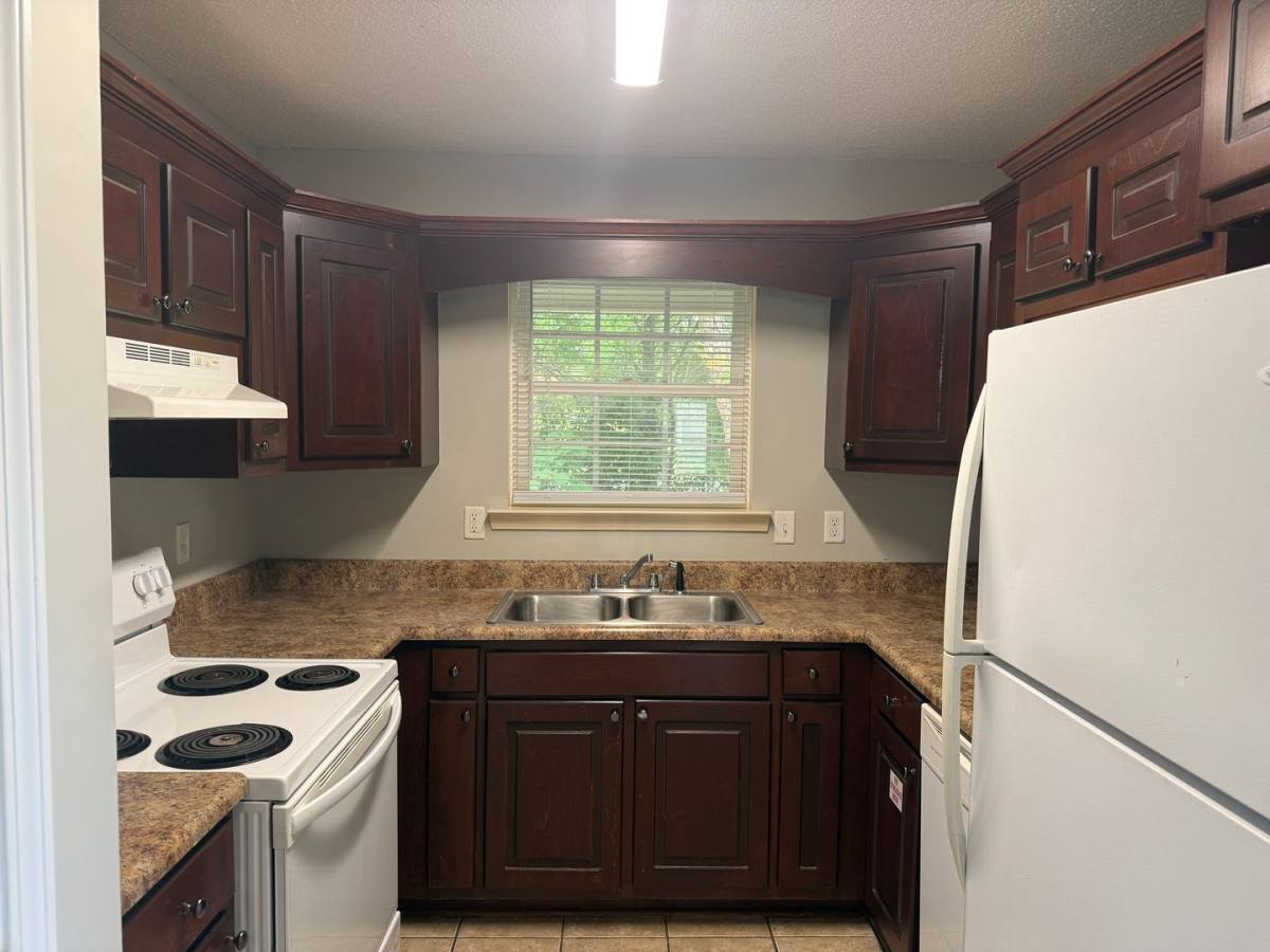Apartment for rent at 2500 Barnesdale Way, Albany, GA 31707