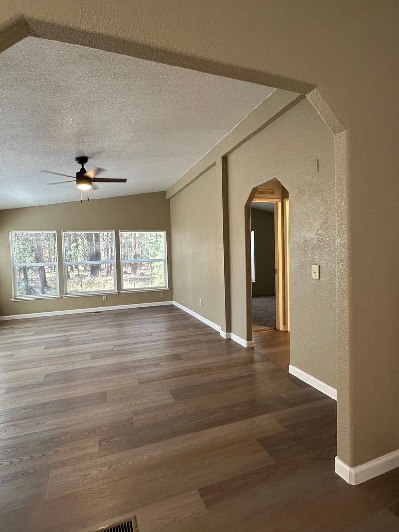 House for rent at 18406 Freight Rd Lane, Klamath Falls, OR 97601