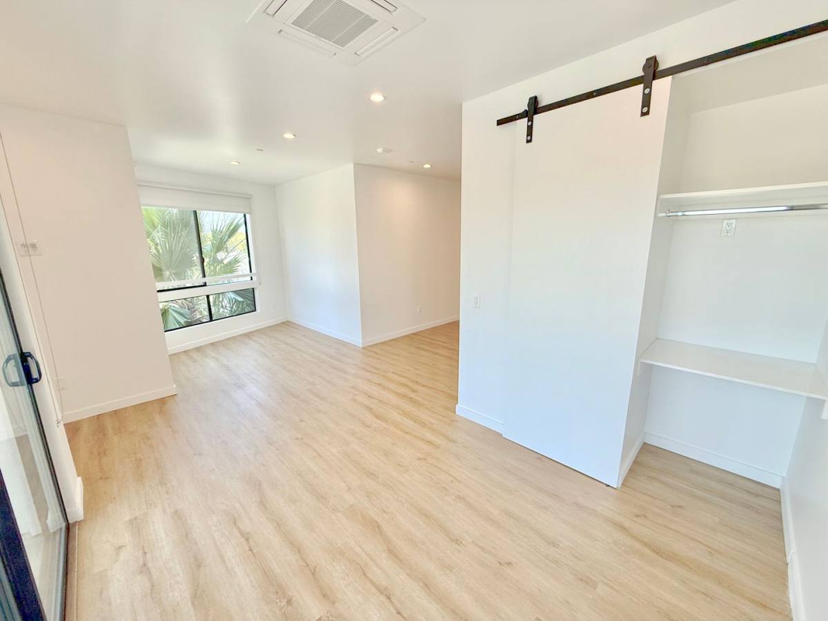 Apartment for rent at 11500 Culver Blvd, Los Angeles, CA 90066