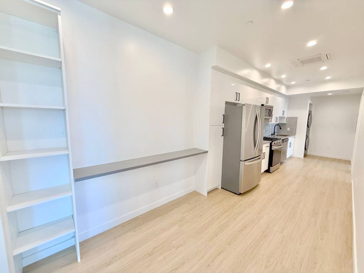 Apartment for rent at 11500 Culver Blvd, Los Angeles, CA 90066