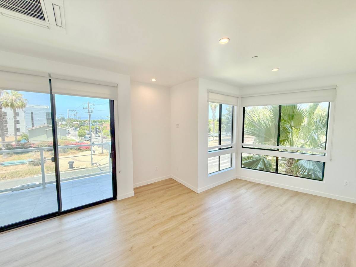 Apartment for rent at 11500 Culver Blvd, Los Angeles, CA 90066