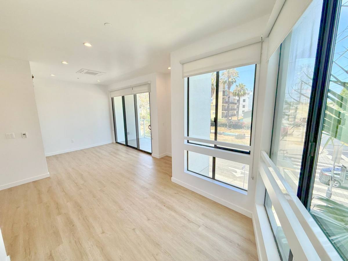 Apartment for rent at 11500 Culver Blvd, Los Angeles, CA 90066