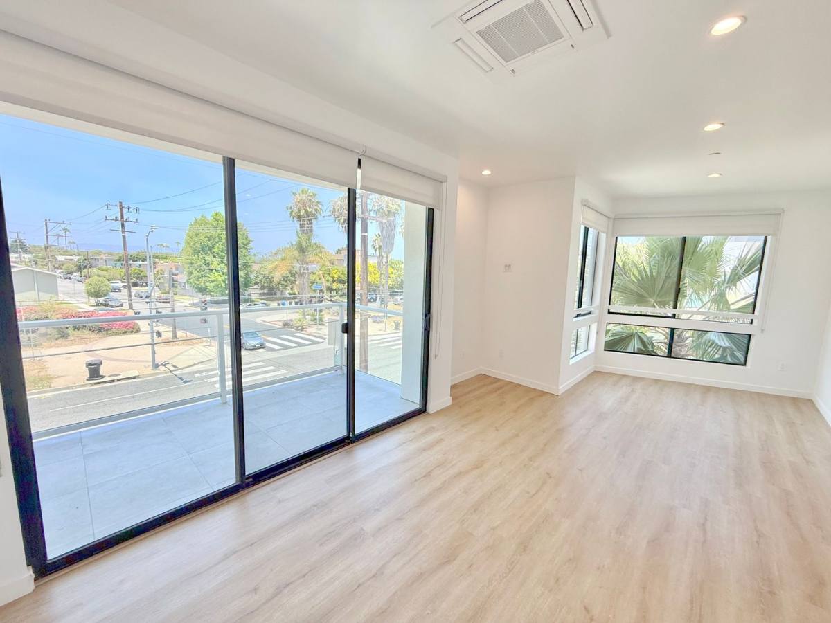 Apartment for rent at 11500 Culver Blvd, Los Angeles, CA 90066