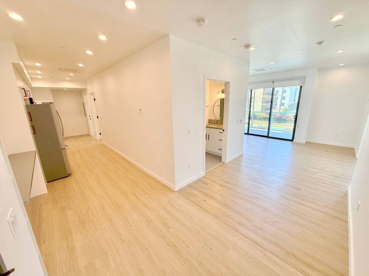 Apartment for rent at 11500 Culver Blvd, Los Angeles, CA 90066