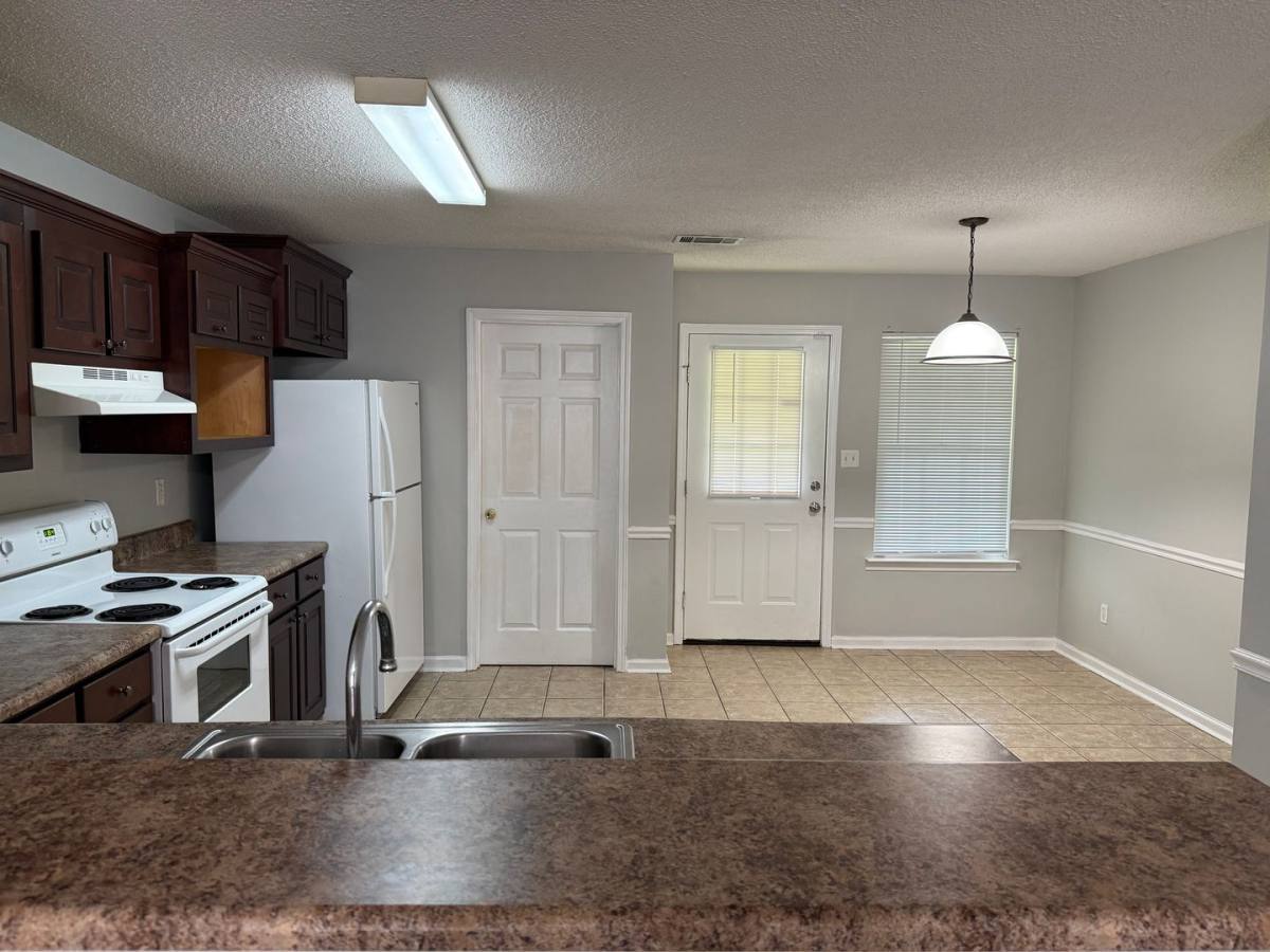 Apartment for rent at 2510 Barnesdale Way, Albany, GA 31707