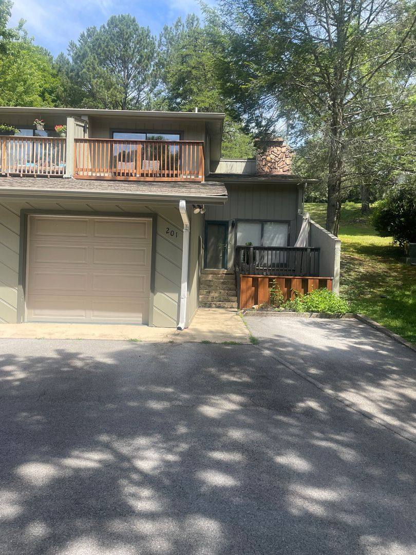 Townhouse for rent at 1900 Ridgecrest Dr, Knoxville, TN 37918